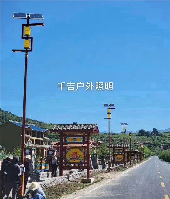 公路路燈為什么經常只有一邊？
